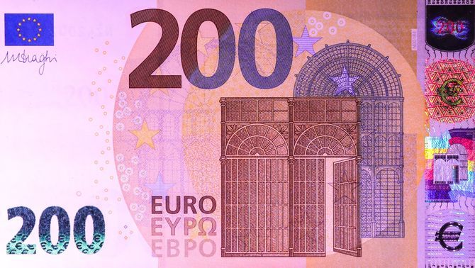 Крупная купюра евро. Купюры евро. 2000 Евро банкнота. 1000 Евро купюра. 100 Евро купюра 2021.